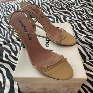 Alisha Hill nude heels